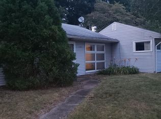 136 High Rock Rd, Groton, CT 06340