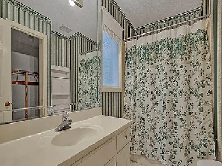 1709 Lake Park Cir — Photo 9