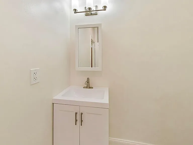 1534 Arch St #2 — Photo 22