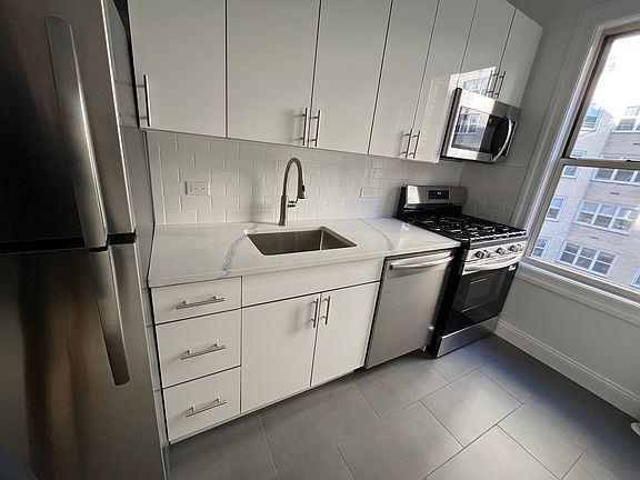 3rd image of 200 E 63rd St APT 5E