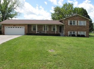 225 E Village Cir, La Follette, TN 37766