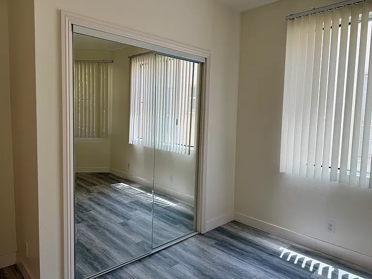 211 S Poinsettia Pl — Photo 8