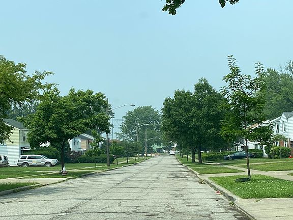 4th image of 1500 E 250th St