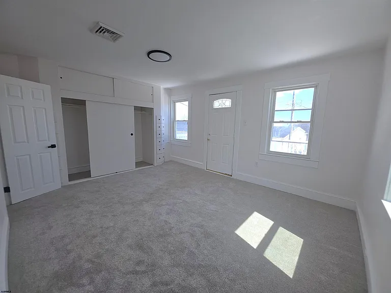 346 N Delaware Ave — Photo 33