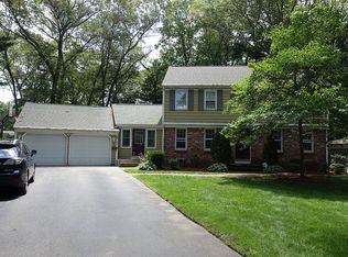5 Westwood Ln, Barrington, RI 02806