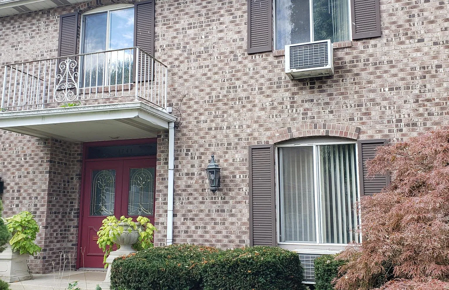 1741 Hillside Ave — Photo 2
