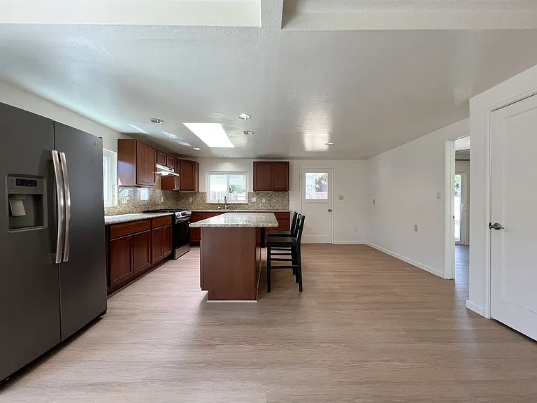 34 Queens Ct — Photo 12
