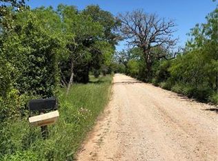 336 Reiter Ln, Flatonia, TX 78941