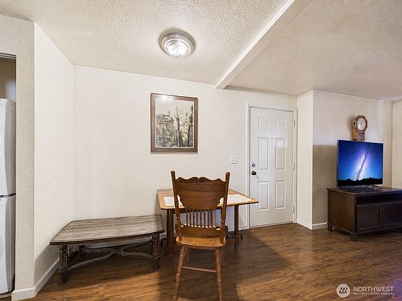 4th image of 7611 Ridgewood Drive