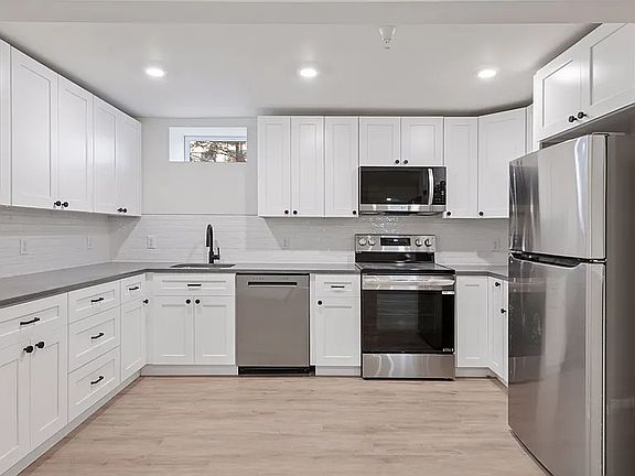 2nd image of 601 Main St NE #3
