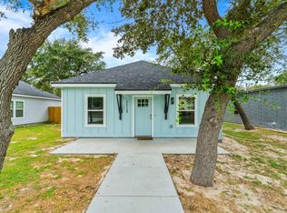 1113 N Ann St, Rockport, TX 78382