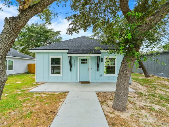 1113 N Ann St, Rockport, TX 78382