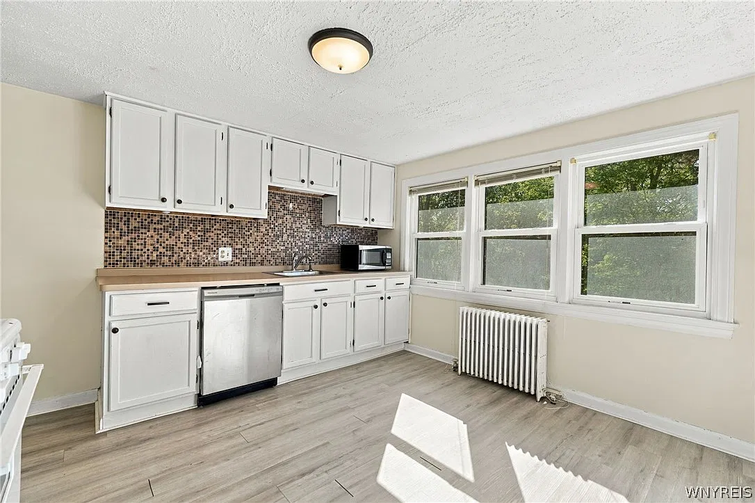 2 bed, 1.0 bath, 700 sqft, $1,300 — Photo 3