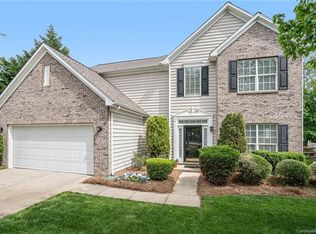 9834 Dauphine Dr, Charlotte, NC 28216