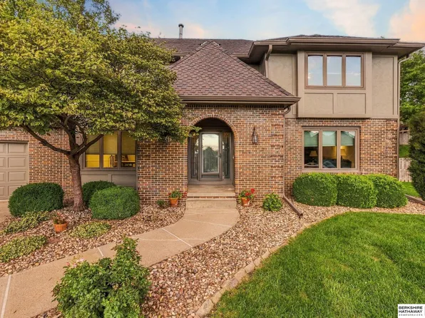 16606 Wright Cir, Omaha, NE 68130