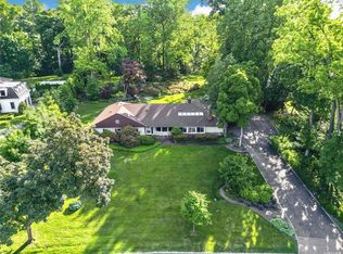 10 Pine Tree Dr, Great Neck, NY 11024