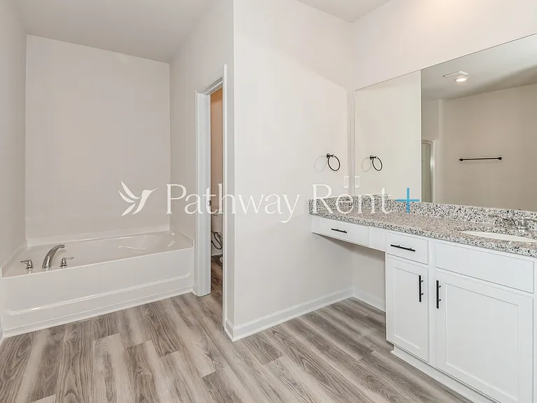 603 Mackenzie Cv — Photo 13