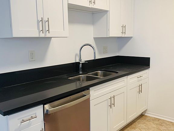 4th image of 410 21st St APT B
