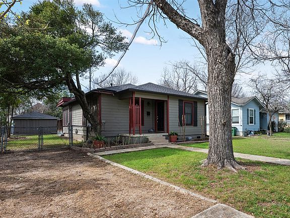 3rd image of 813 E 48th St
