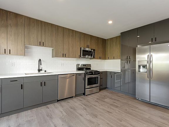 3rd image of 3652 Clarington Ave APT 5
