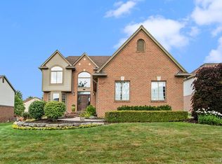 2724 Fox Woods Ln, Rochester Hills, MI 48307