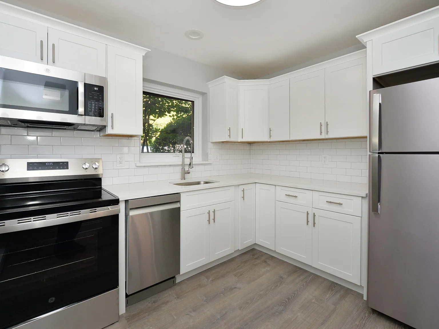 Cameron Apartments — Photo 4