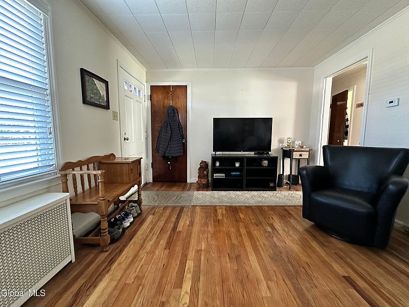 4th image of 1043 Bill Road