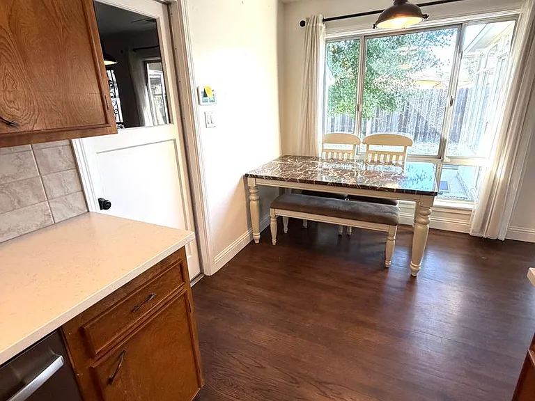 1704 Castle Ct — Photo 10