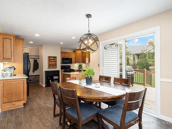 2nd image of 2456 Orchard View Dr NE