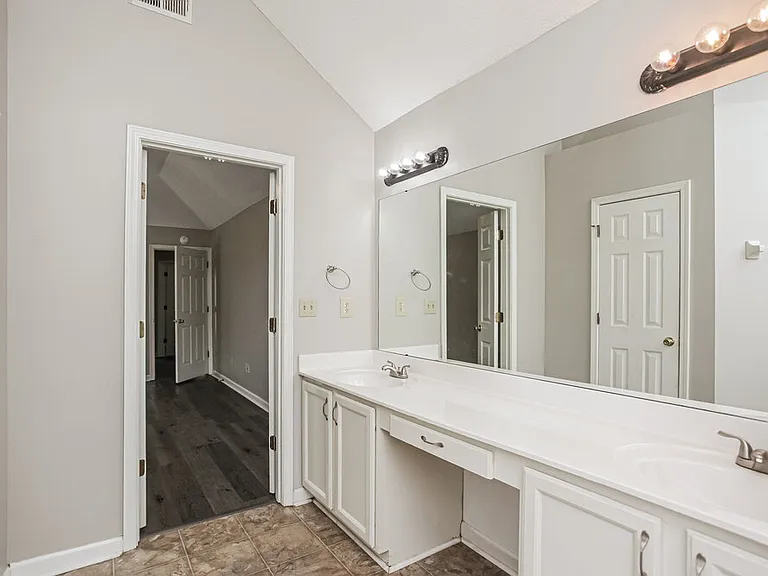 7234 Fox Creek Dr — Photo 12