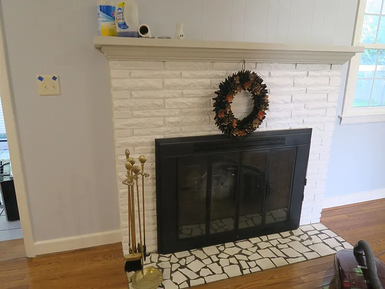 1389 Lakeside Rd — Photo 3