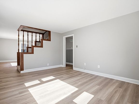 5th image of 6 Pleasant St