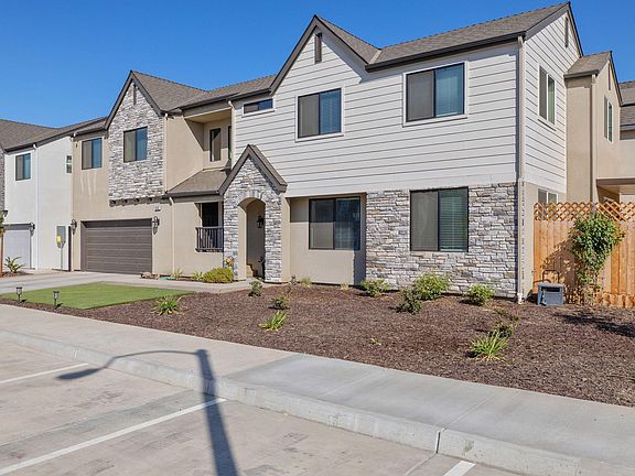3rd image of 2092 Roussanne Avenue