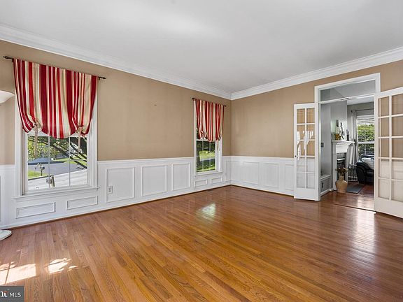 5th image of 434 Carpenters Cove Ln