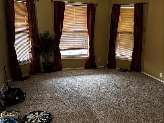 3rd image of 512 S Poplar St