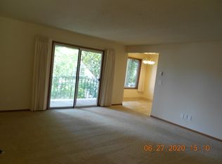 11359 NE Halsey St APT 27, Portland, OR 97220