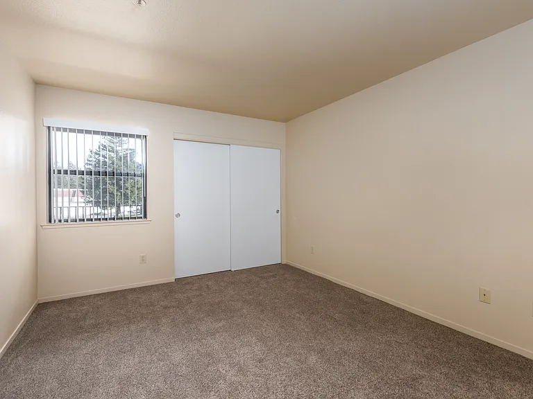 Manor Apartments — Photo 18