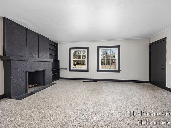 4th image of 122 Brookview St