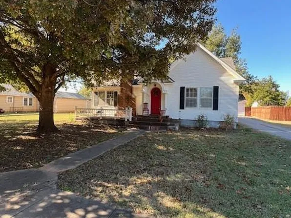 425 S 3rd St, Mountain View, OK 73062