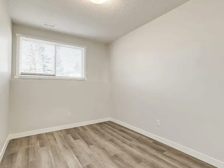 5327 A 38th Ave — Photo 21