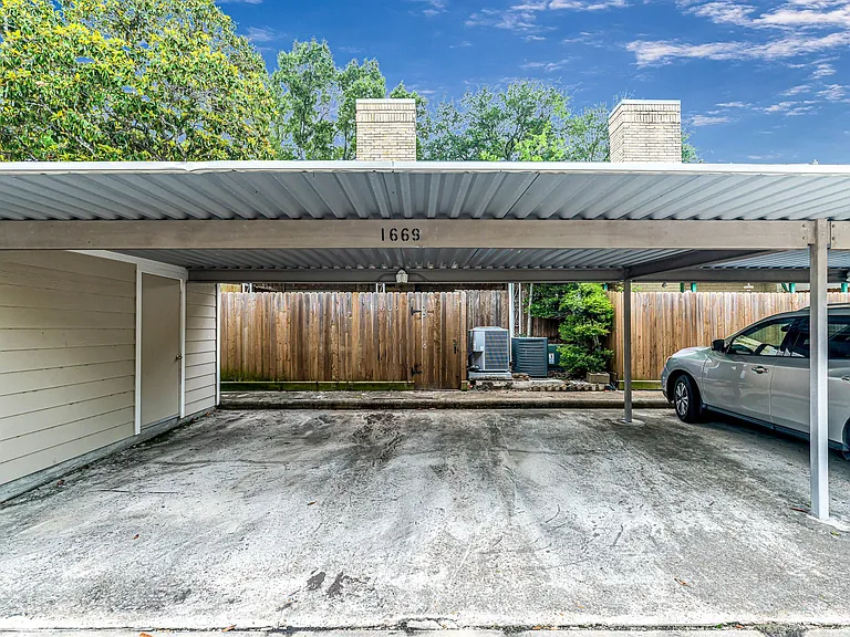 1669 W Sam Houston Pkwy S — Photo 30