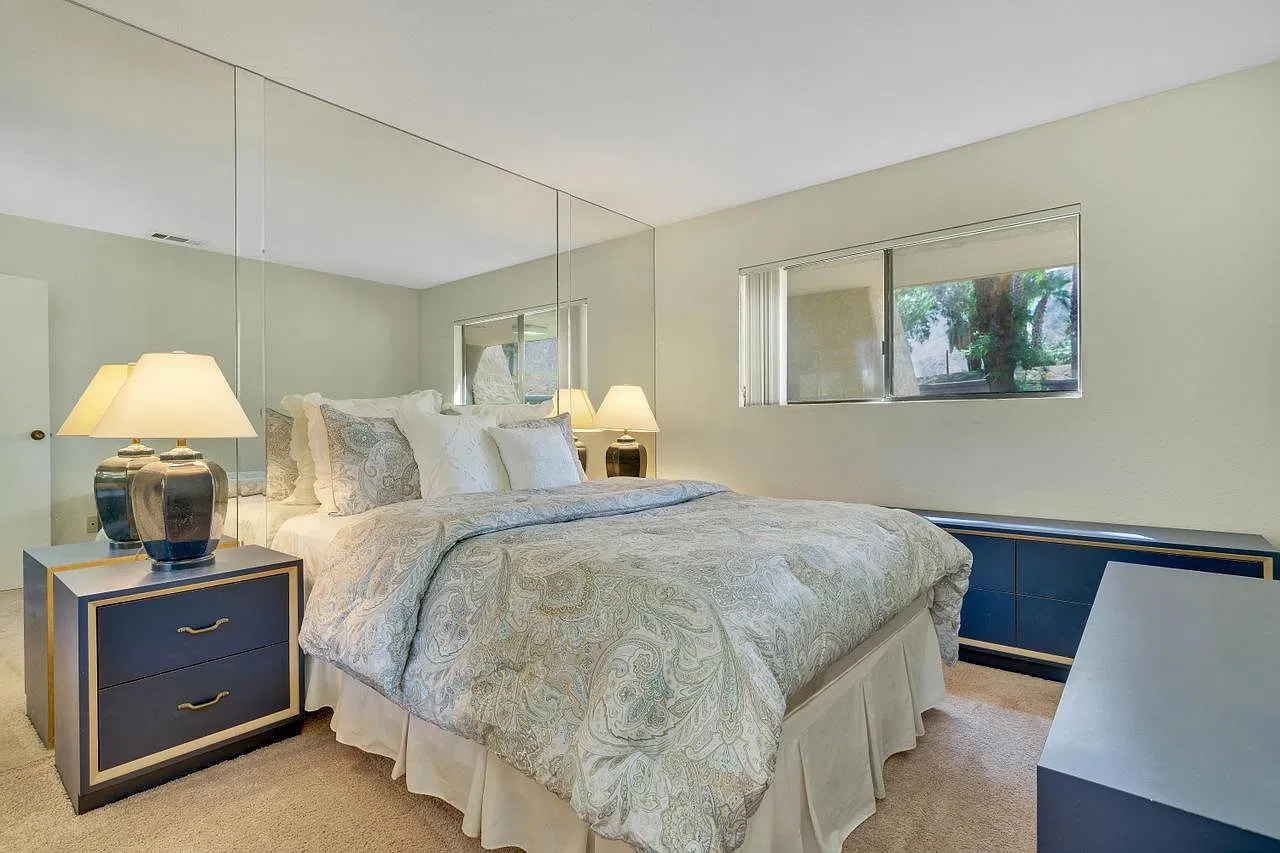685 N Ashurst Ct — Photo 3