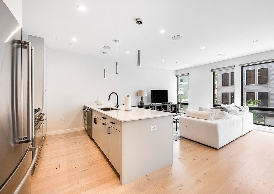 1st image of 340 W 2nd St #3