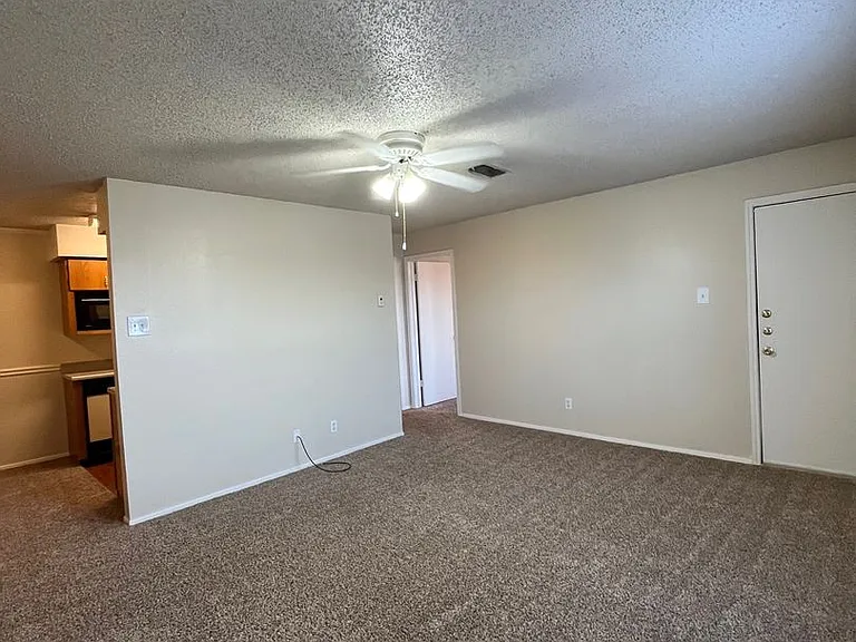 Bentwood Apartments — Photo 14