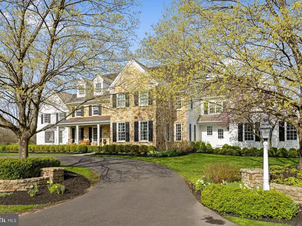 15 Greenbriar Cir, Newtown, PA 18940