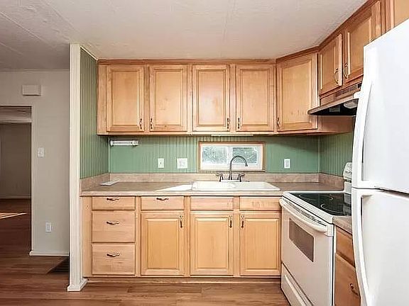 2nd image of 2862 Saralake Dr S