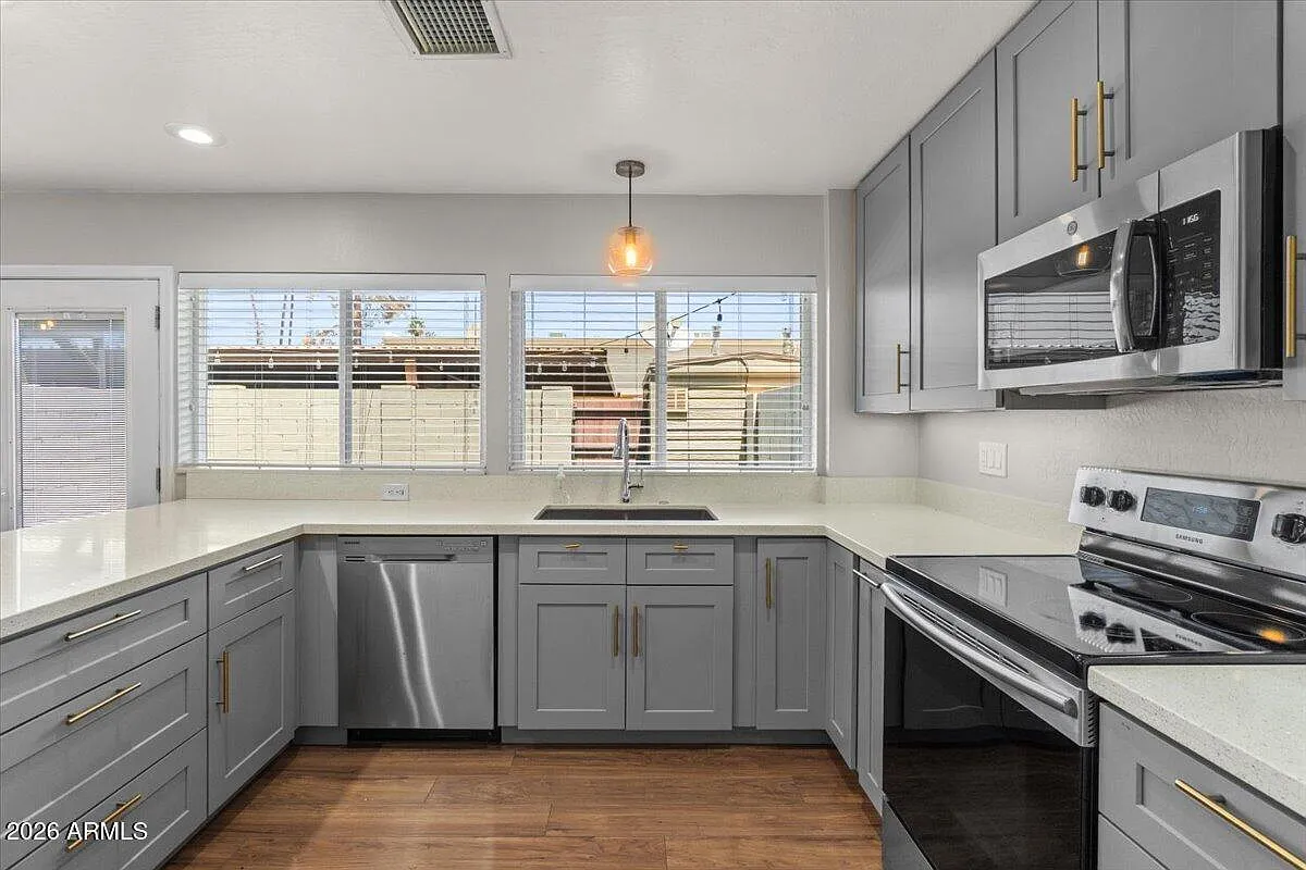 3 bed, 2.5 bath, 1704 sqft, $3,000 — Photo 4
