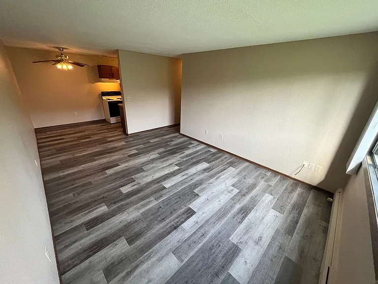 Oakridge Apartments — Photo 34