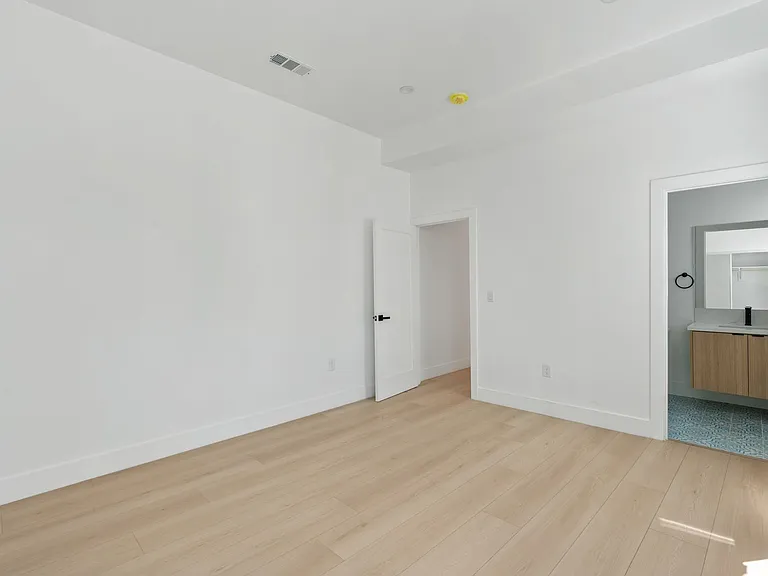 2637 S Garth Ave — Photo 15