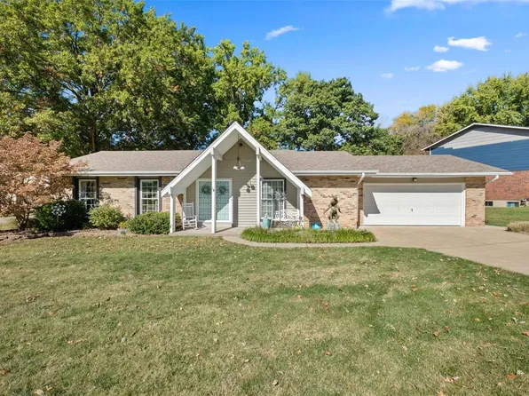 425 Hunters Rdg, Saint Charles, MO 63301